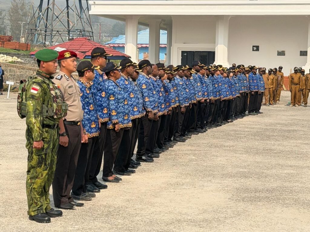 Wujud Nyata Sinergitas Tiga Pilar: Polres Paniai Bersama TNI dan Pemda Hadiri Apel Gabungan ASN, Tegaskan Kehadiran Polisi untuk Masyarakat