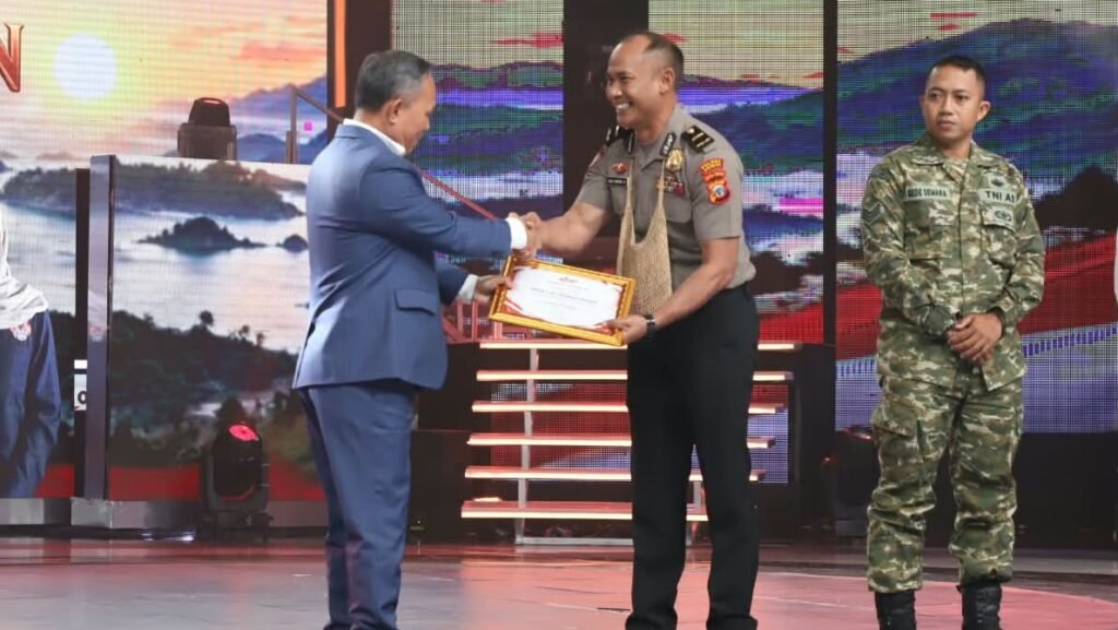 Kasat Binmas Polres Paniai Ipda Lalu Hiskam Anady meraih penghargaan Pahlawan Perbatasan