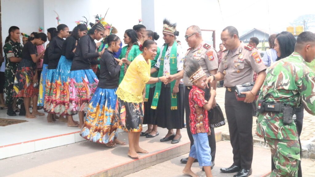 Kapolda Papua Tengah Sosialisasikan Call Center 110 kepada Jemaat GKI Mimika