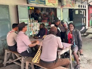 Kumpul Bersama Masyarakat di Terminal Madi, Polres Paniai Perkuat Kedekatan dengan Warga